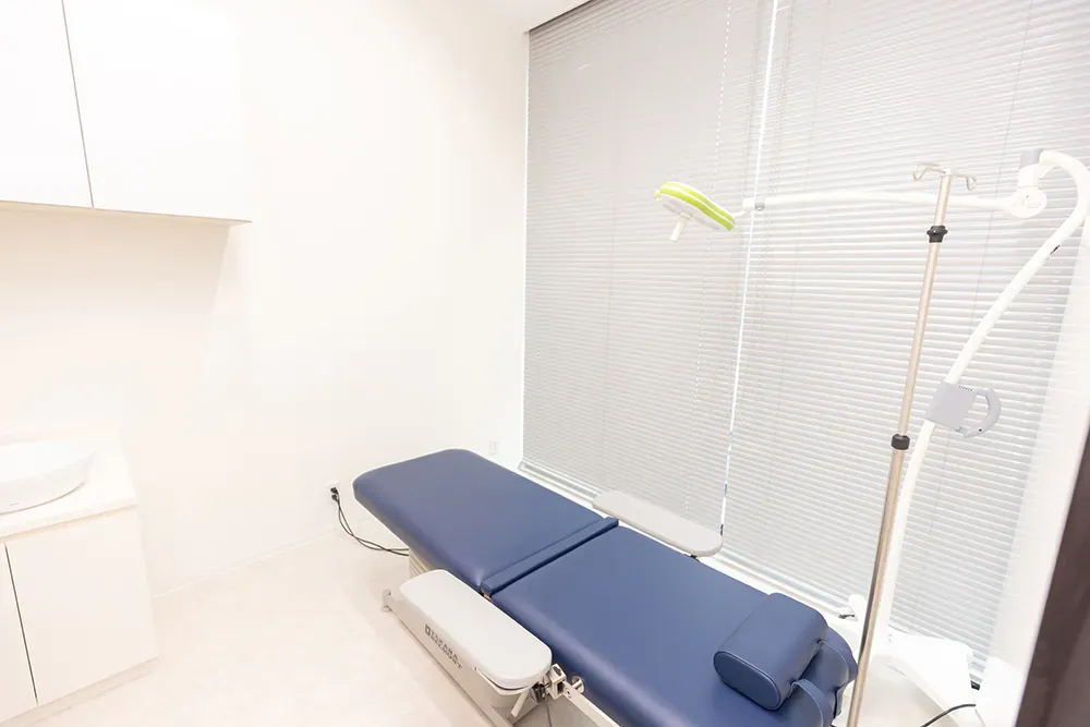 Clinique Haru's single treatment room