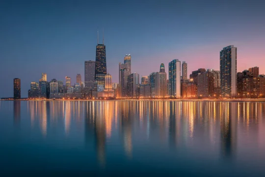 Evening view of the Chicago skyline, symbolizing US locations covered in this stem cell clinic guide.